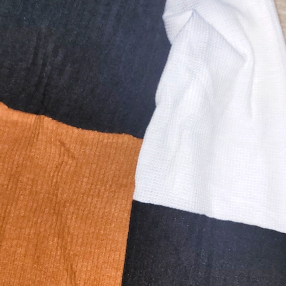 Color Block Top - Picture 4 of 5